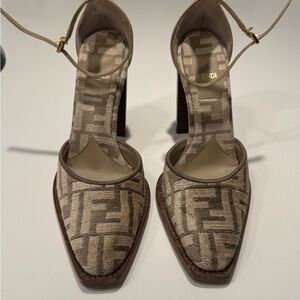 Fendi D’Orsay Pumps
